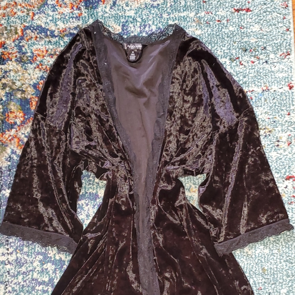 Velour short robe